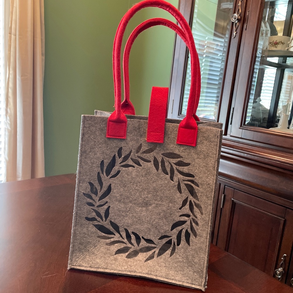NWOT Wreath Tote